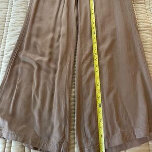 Splendid wide leg trousers, loose elastic waist, 2  back pockets!